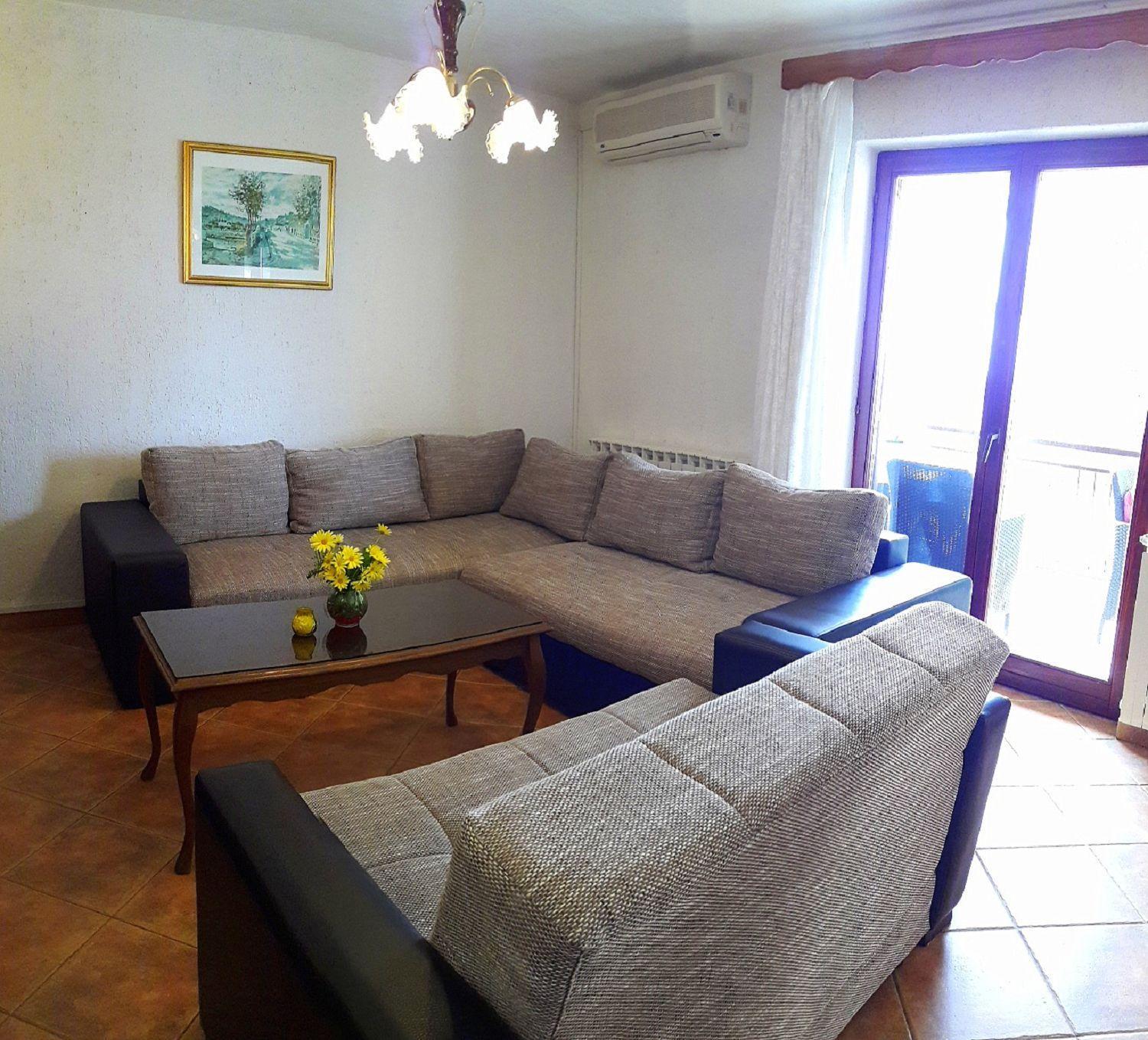 Ferienwohnung Mit Wlan, Klima, Parkplatz, Grill Und Grossem Garten Zum Fussball Spielen Gajana Екстериор снимка