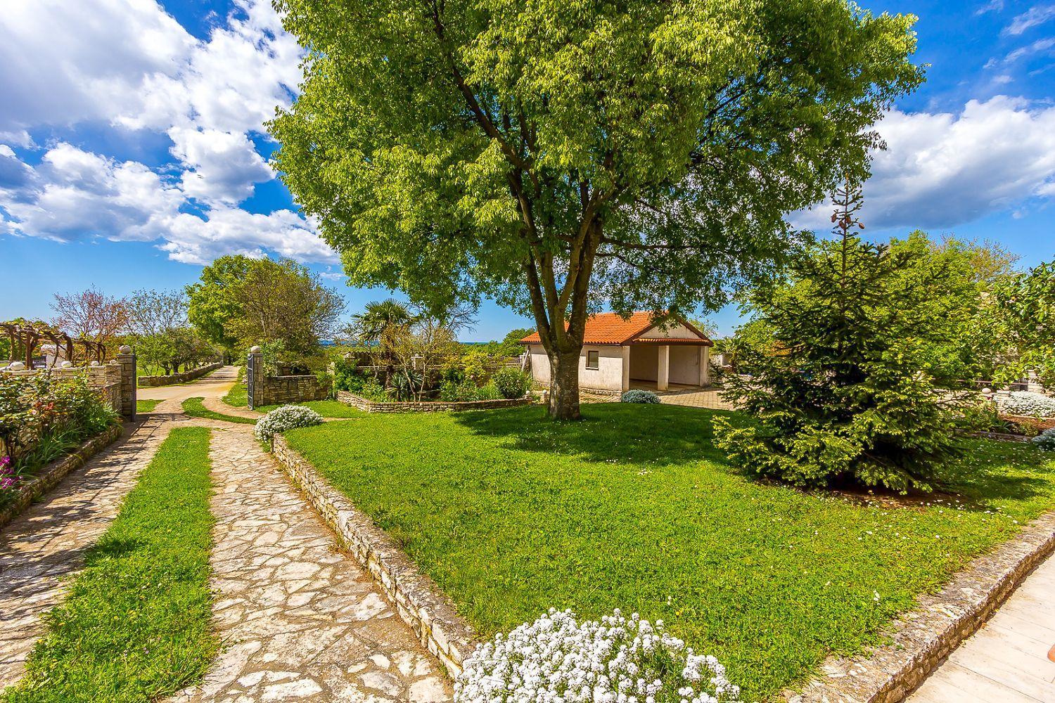 Ferienwohnung Mit Wlan, Klima, Parkplatz, Grill Und Grossem Garten Zum Fussball Spielen Gajana Екстериор снимка