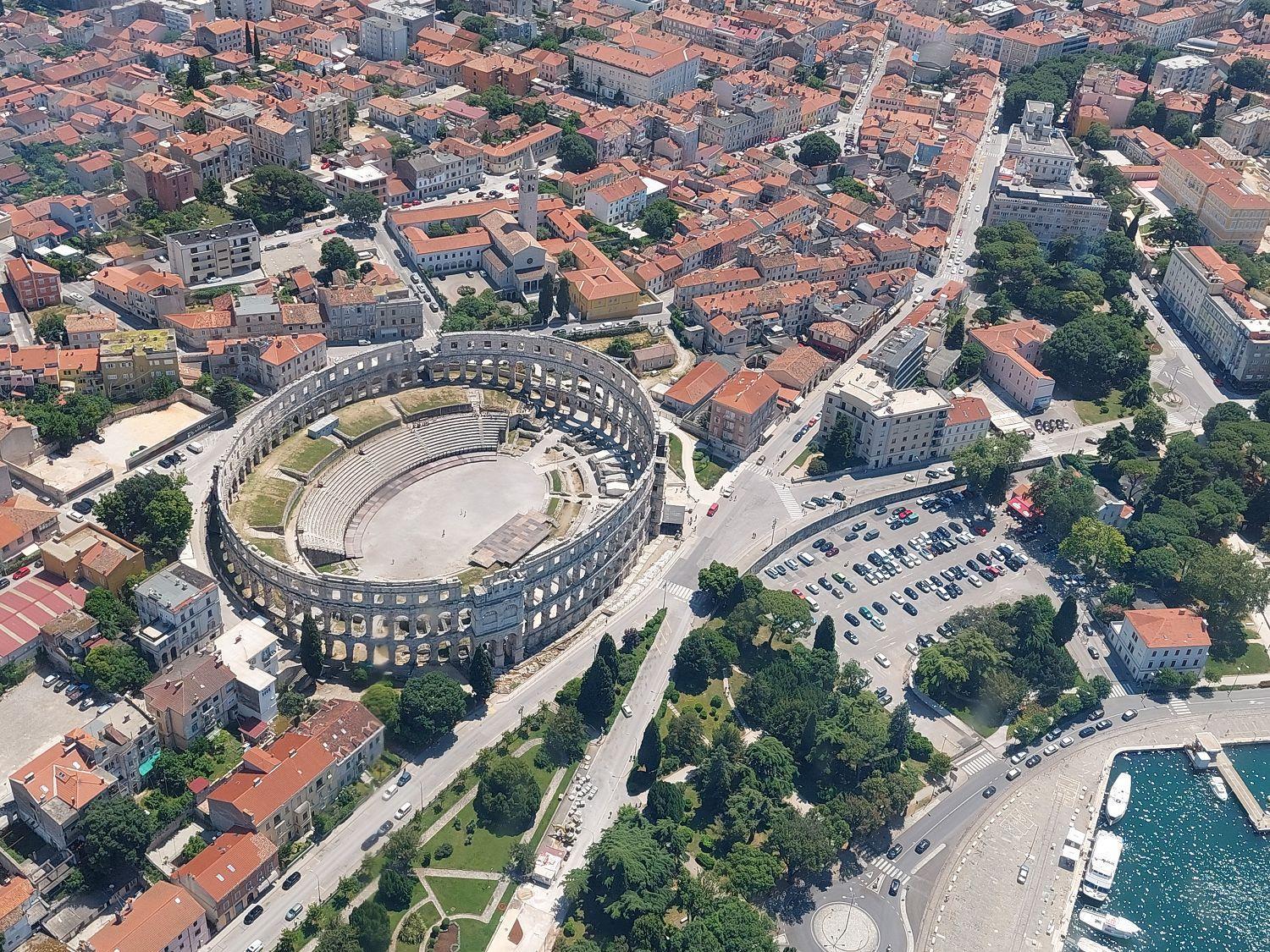 Ferienwohnung Mit Wlan, Klima, Parkplatz, Grill Und Grossem Garten Zum Fussball Spielen Gajana Екстериор снимка